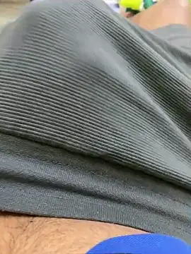 Snapshot of adiiiroccc chatting on February 12, 8:25 am adiiiroccc online show from February 12, 8:25 am