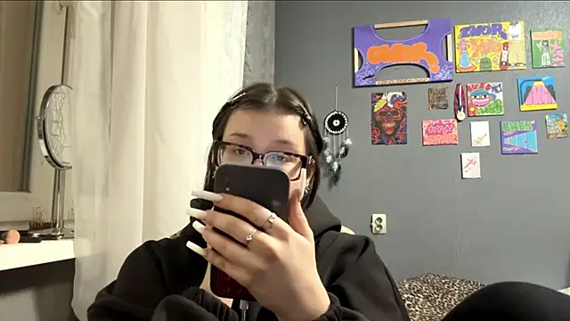 Snapshot of AngelLune chatting on February 10, 10:53 pm AngelLune online show from February 10, 10:53 pm