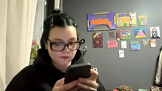 AngelLune online show from March 8, 6:00 pm