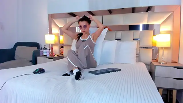 EloiseClairmont online show from April 8, 7:37 pm