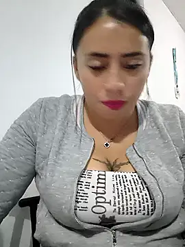 ashleymonroe4 online show from April 7, 5:31 am