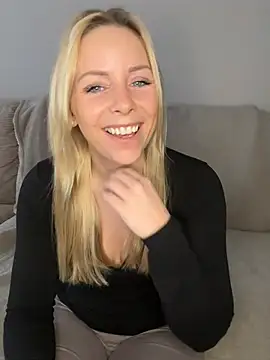 emily-becker22 online show from February 24, 10:38 am