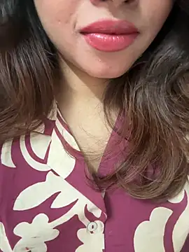 Snapshot of riya_sharma11 chatting on February 26, 12:21 am riya sharma11 online show from February 26, 12:21 am