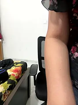 riya sharma11 online show from April 3, 1:01 am