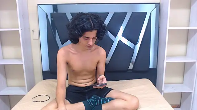 SamiSaturno online show from February 6, 7:32 pm