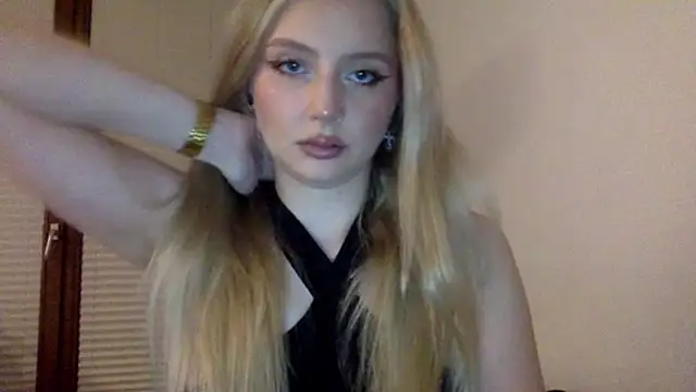 MayaWetDream online show from March 29, 5:25 pm