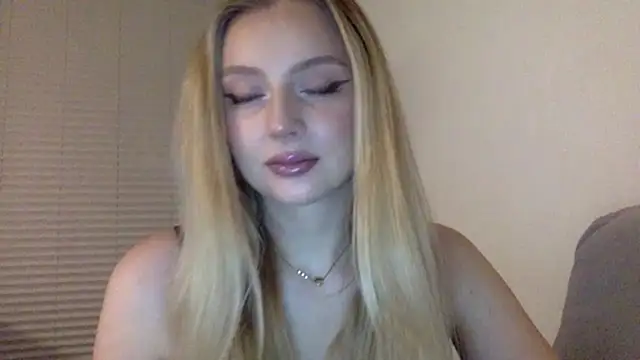 MayaWetDream online show from March 1, 4:40 pm