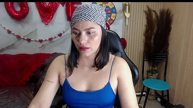 Snapshot of rox_luxury_tf chatting on February 12, 8:41 pm rox luxury tf online show from February 12, 8:41 pm