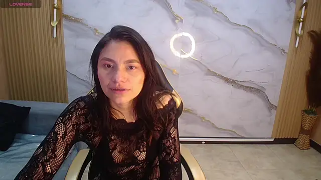 Snapshot of rox_luxury_tf chatting on June 10, 12:50 pm rox luxury tf online show from June 10, 12:50 pm