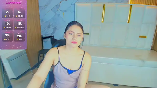 Snapshot of rox_luxury_tf chatting on April 23, 1:24 pm rox luxury tf online show from April 23, 1:24 pm