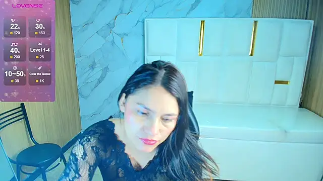 Snapshot of rox_luxury_tf chatting on April 22, 1:29 pm rox luxury tf online show from April 22, 1:29 pm
