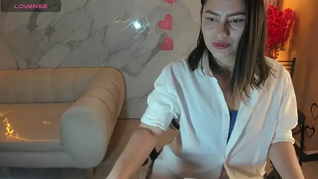 Snapshot of rox_luxury_tf chatting on February 24, 8:42 pm rox luxury tf online show from February 24, 8:42 pm