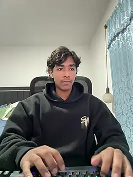 Snapshot of Pedestal_diamant chatting on February 25, 11:15 pm Pedestal diamant online show from February 25, 11:15 pm