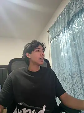 Snapshot of Pedestal_diamant chatting on March 2, 10:38 pm Pedestal diamant online show from March 2, 10:38 pm