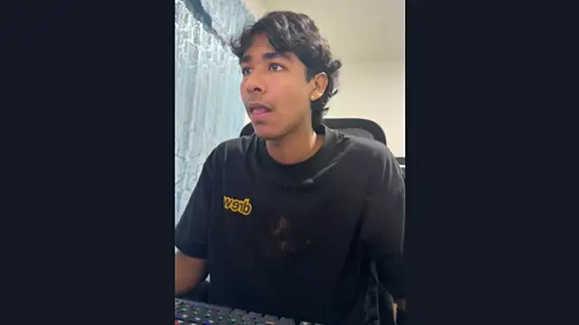 Snapshot of Pedestal_diamant chatting on February 11, 12:21 am Pedestal diamant online show from February 11, 12:21 am