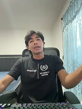 Snapshot of Pedestal_diamant chatting on February 20, 9:17 pm Pedestal diamant online show from February 20, 9:17 pm