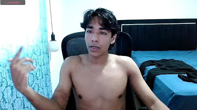 Snapshot of Pedestal_diamant chatting on March 1, 8:42 pm Pedestal diamant online show from March 1, 8:42 pm