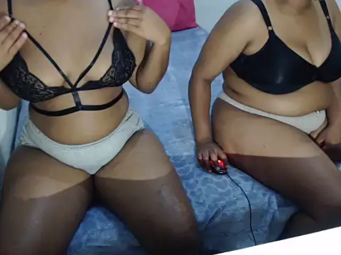 Snapshot of AlyssaBrown chatting on February 19, 11:56 pm AlyssaBrown online show from February 19, 11:56 pm