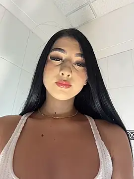 Snapshot of BadLilAngelXXX chatting on July 4, 1:15 pm BadLilAngelXXX online show from July 4, 1:15 pm