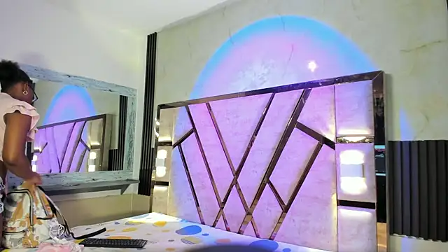 salem rosee online show from April 1, 1:41 am