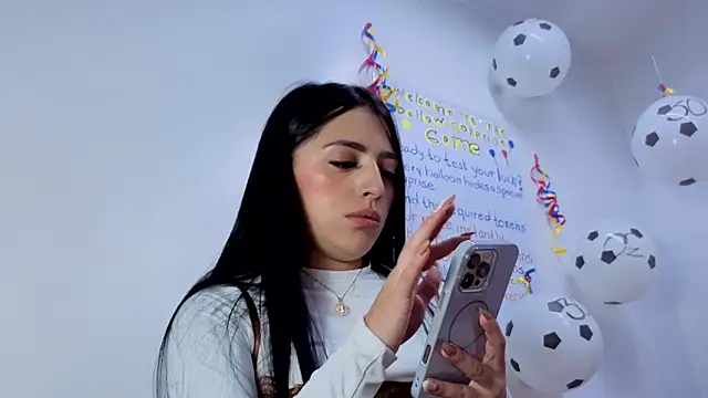 Snapshot of Julieta-Horny- chatting on June 16, 2:06 pm Julieta-Horny- online show from June 16, 2:06 pm