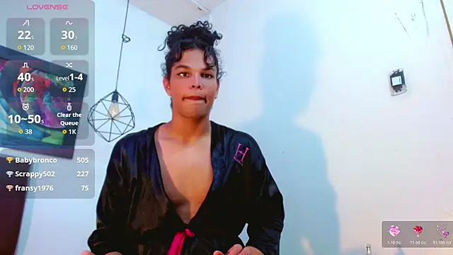 Snapshot of Zonce_shimer chatting on February 28, 5:29 am Zonce shimer online show from February 28, 5:29 am