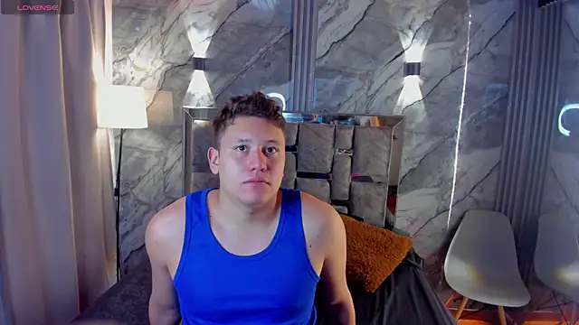 Manson and Zoe online show from April 16, 11:33 am