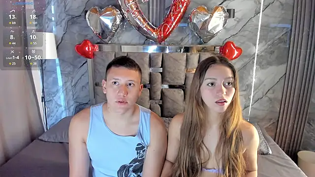 Snapshot of Manson_and_Zoe chatting on February 12, 11:54 am Manson and Zoe online show from February 12, 11:54 am