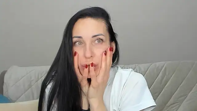 Poorlamb911 online show from February 12, 8:19 pm