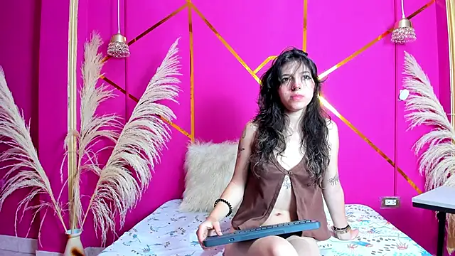scarletdream5 online show from April 15, 12:21 pm