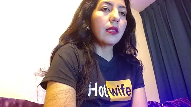 LunaLatinaa online show from February 25, 6:30 pm