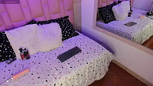 Naomi-Thompson online show from February 23, 5:02 pm