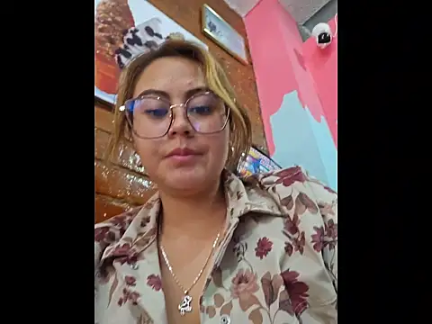 Snapshot of Mari-98 chatting on May 19, 8:27 pm Mari-98 online show from May 19, 8:27 pm