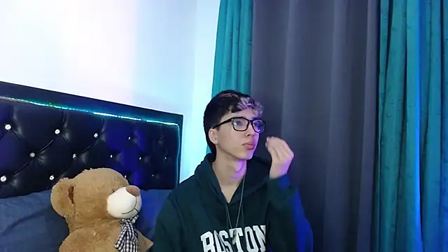 Snapshot of gabriel_x18 chatting on February 15, 4:57 am gabriel x18 online show from February 15, 4:57 am