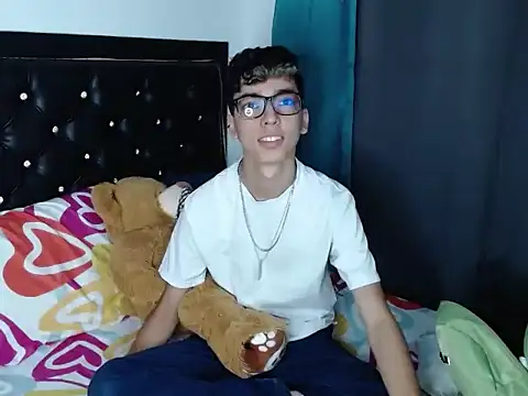 Snapshot of gabriel_x18 chatting on February 8, 10:07 pm gabriel x18 online show from February 8, 10:07 pm