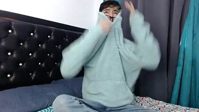 Snapshot of gabriel_x18 chatting on February 20, 9:17 pm gabriel x18 online show from February 20, 9:17 pm