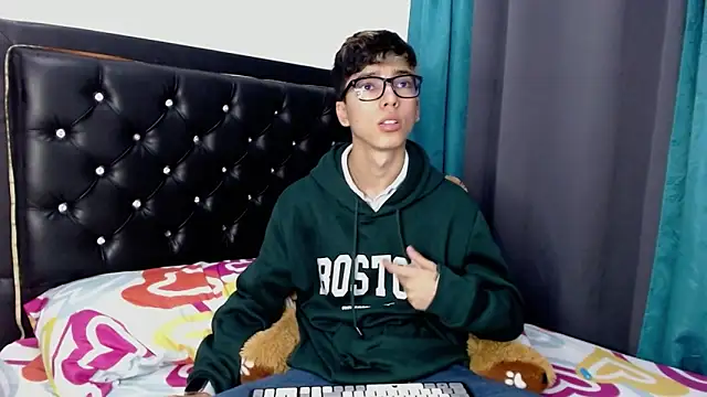 Snapshot of gabriel_x18 chatting on February 17, 5:27 am gabriel x18 online show from February 17, 5:27 am