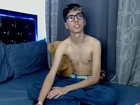 Snapshot of gabriel_x18 chatting on February 6, 4:52 am gabriel x18 online show from February 6, 4:52 am