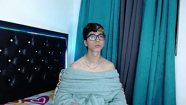 Snapshot of gabriel_x18 chatting on March 4, 5:59 am gabriel x18 online show from March 4, 5:59 am