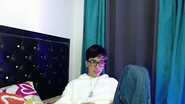 Snapshot of gabriel_x18 chatting on February 18, 5:05 am gabriel x18 online show from February 18, 5:05 am