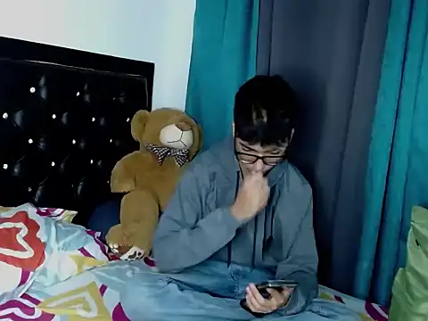 Snapshot of gabriel_x18 chatting on February 7, 11:02 pm gabriel x18 online show from February 7, 11:02 pm