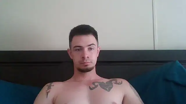 Snapshot of midnightsinz chatting on April 2, 6:14 pm midnightsinz online show from April 2, 6:14 pm