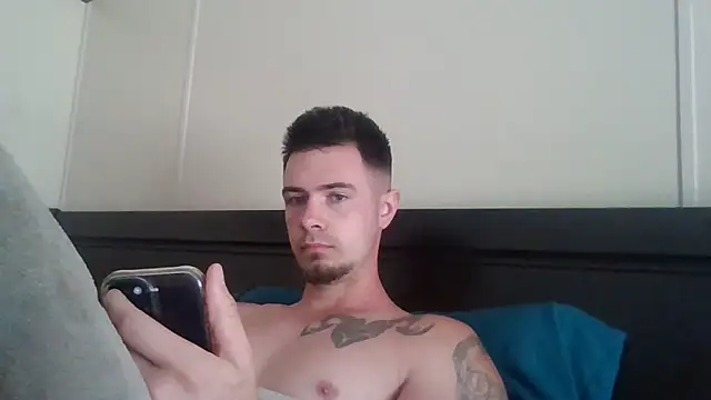 midnightsinz online show from May 4, 4:43 pm