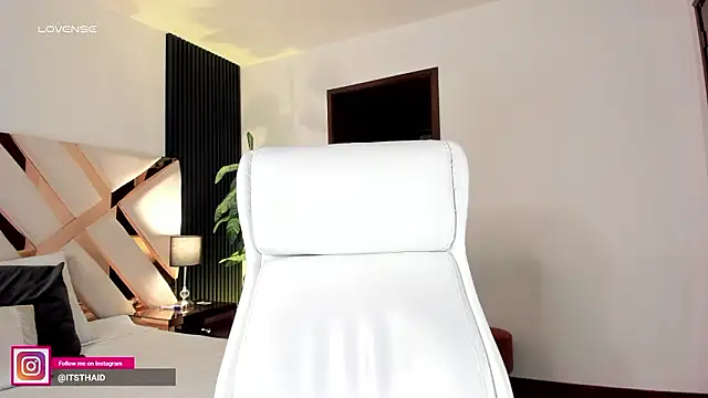 missthailand  online show from March 12, 10:25 pm