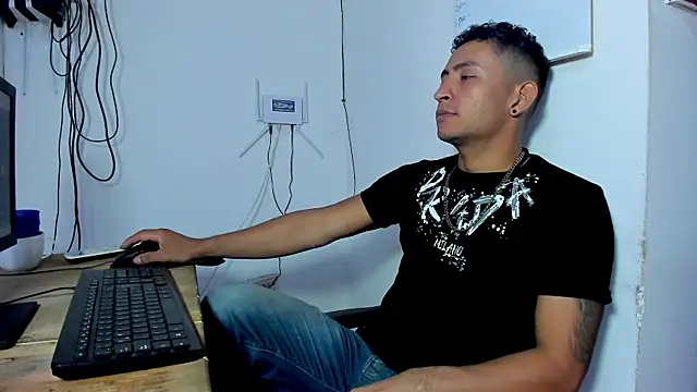 Snapshot of Party_Star1 chatting on July 11, 12:44 am Party Star1 online show from July 11, 12:44 am