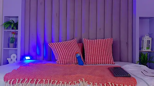 FernandaBrown   online show from April 20, 7:26 pm