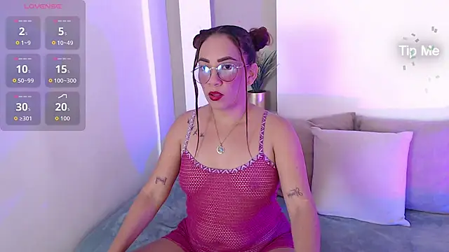 Snapshot of Ladysweety01_ chatting on February 25, 8:52 pm Ladysweety01 online show from February 25, 8:52 pm