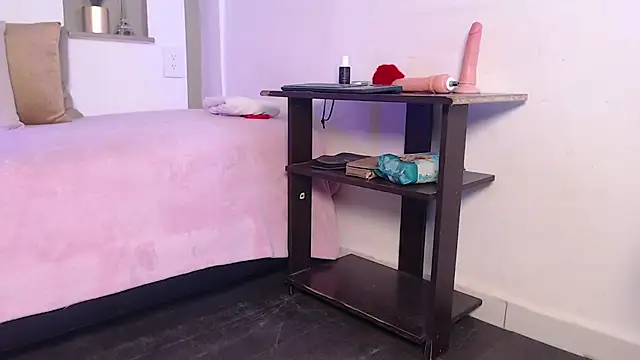 Ladysweety01  online show from April 16, 9:39 pm