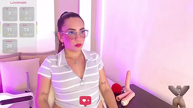 Ladysweety01  online show from April 12, 9:40 pm