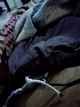 UnsureSlide online show from March 26, 2:32 am